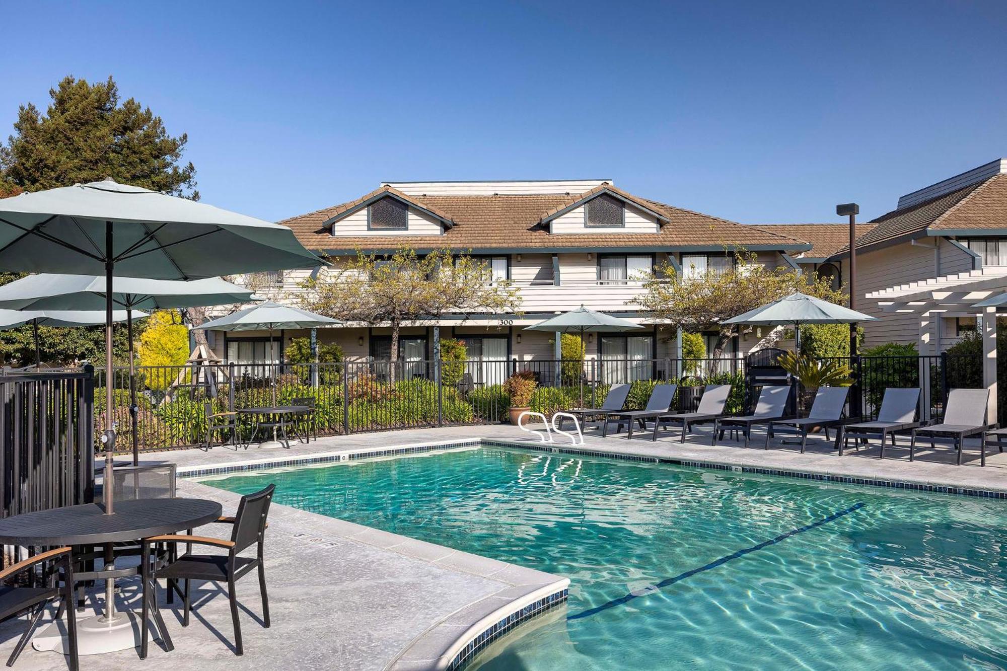 Hotel Seacliff Aptos, Tapestry Collection By Hilton